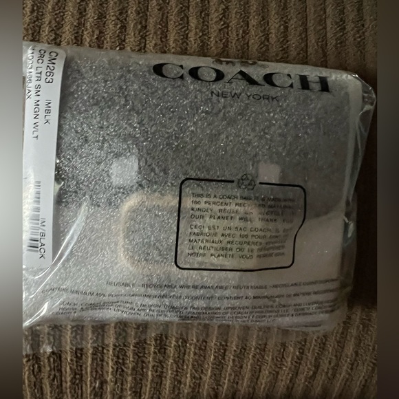 Coach Small Morgan Wallet new in packaging - Picture 3 of 3